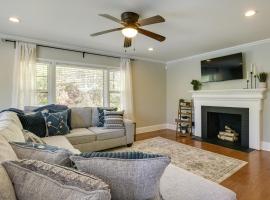 Fayetteville Vacation Rental - 1 Mi to Downtown!, casa per le vacanze a Fayetteville