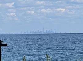 Tourists Dream Waterfront Location! Half way between Niagara Falls and Toronto!, casa per le vacanze a Grimsby