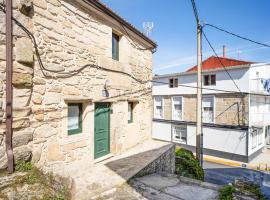 2 Bedroom Amazing Home In Muros, hotel in Muros