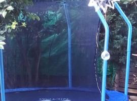 Sala Gongs, дом у озера в аренду в городе Сан-Мигель-дель-Монте