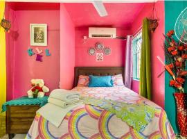 Colorful Private Room Oasis, šeimos būstas Montego Bėjuje