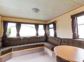 8 Berth Caravan At California Cliffs By Scratby Beach In Norfolk Ref 50001d, hotel i Great Yarmouth