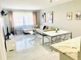 Stylish 1BR Condo 1Block to Aventura Mall