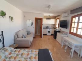 Studio Cielo- pool, wi-fi & more, apartamento en Los Urrutias