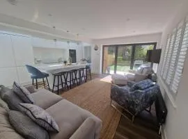 Seaside Apartment, Parking, Private Garden, Walking distance to Southbourne Beach