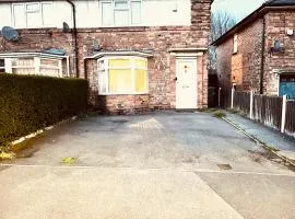 Inviting 3 -Bed House in Birmingham