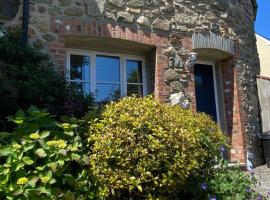 Cart-Tws Bach cosy three bedroom home near St Davids and Pembrokeshire coast path, hótel með bílastæði í Treffynnon