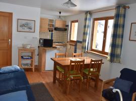 Charmant rez-de-jardin dans chalet avec parking et animaux admis - FR-1-464-170, хотел в Пралонян-ла-Вануаз