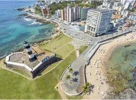 Refúgio acolhedor com vista mar e piscina compartilhada