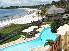 Penthouse ocean view on the beach pool WiFi, hotel en Watamu