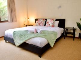 Green Gables Warburton - King Garden Suite, hotel in Warburton