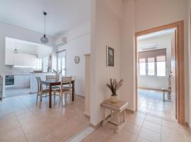 Stylish Central Renovated Apartment, cottage in Heraklio Town
