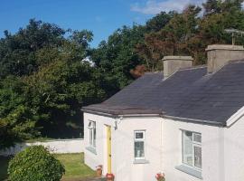 Coastal Cottage, holiday home in Dromore West