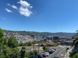 Precioso apartamento, exterior, soleado, air contr, huoneisto kohteessa Bilbao