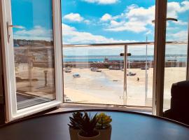 Beach House Apartment 1 - St. Ives harbour front apartment with stunning views、セント・アイヴスのアパートメント