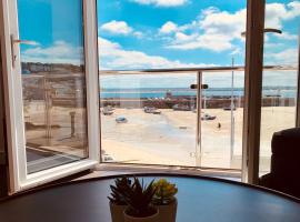 Beach House Apartment 1 - St. Ives harbour front apartment with stunning views, self catering accommodation in St Ives