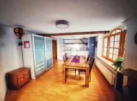stilvolle Dachgeschoss-Wohnung in Top-Lage