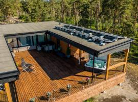 Seaview villa with jacuzzi, vacation home in Taivassalo
