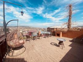 9 Borbalo Street Apartment with terrace, hotell i Tbilisi