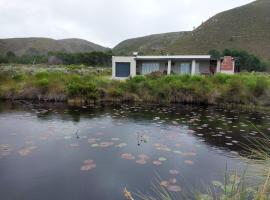 Blombos Self-Catering House, hotel cerca de Platbos Forest, Franskraal