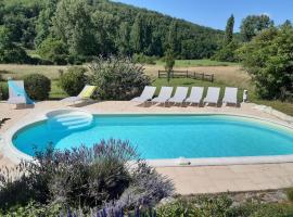 Luxury holiday home in Léobard with private pool, hotel din Léobard