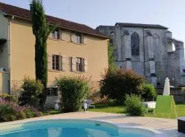 Sunflower Valley Villa, Léobard
