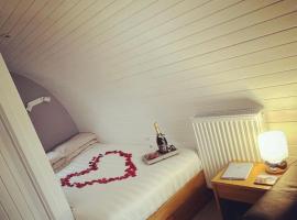 Loch Ness Pods, Pod 2, self-catering accommodation in Fort Augustus