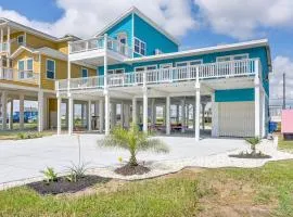 1 Mi to Ocean Colorful Freeport Beach Rental!