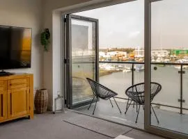 Large Modern Scenic 4 Bedroom Townhouse