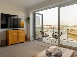 Large Modern Scenic 4 Bedroom Townhouse