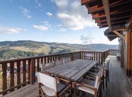 Luxueux chalet avec vue sur les pistes et le Hohneck, budgethotell i Le Tholy