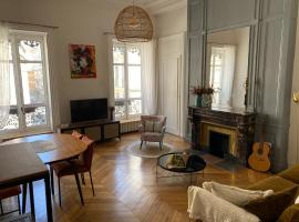 Beautiful 3BR Apt in Lyon Center, smeštaj za odmor u Lionu