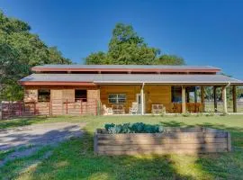 Farm Stay Modern Barndominium in Lakeland!