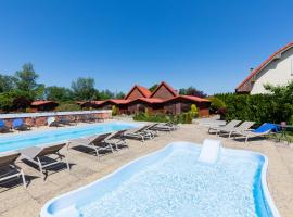Dworek Zielińskich-Domki, Apartamenty, Podgrzewany basen, Parking, hotel a Rewal
