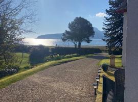 Lamlash- Self catering accommodation with seaviews، شقة في Lamlash