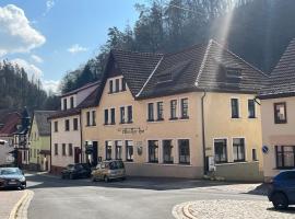 Thüringer Hof, viešbutis su vietomis automobiliams mieste Cygenriukas