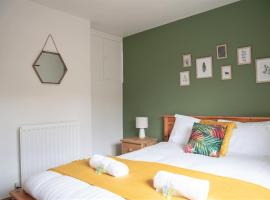 Cottenham - City Centre with Free Private Parking 2 toilets 4 Bedroom Sleeps 6, nyaraló Newcastle upon Tyne-ban