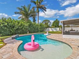 Pool Home Near Downtown, 5th Ave, Beaches & Pier, hotel v destinaci Naples