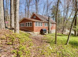 Lake Wallenpaupack Cabin with Boat Trailer Parking, hotel with parking in Greentown