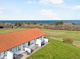 Bornholm Holiday Apartment With Sea View, hotel u gradu Allinge