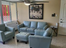 Newly Renovated Modern Apartment in San Juan Center with Backup Electricity and Gated Security 602, holiday rental in San Juan