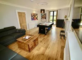 Llanfair Hall, Dog Friendly, Cinema, Games Room, Hot Tub