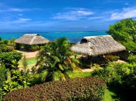 Superbe bord de mer, accès lagon et piscine privée, hotel em Paea
