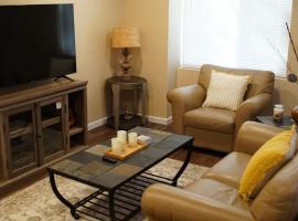 Delightful and Luxury Homestay Found in Midtown Tucson, Hotel in Tucson
