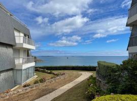 Appt T2 vue imprenable sur Mer, hotel u gradu 'Saint-Quay-Portrieux'