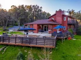 Sierra Vista Lookout Lodge with Creek, Waterfall and Waterholes, minutes from Bass Lake and Yosemite South Gate