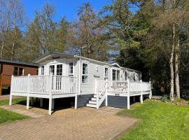 Leaf Lane Lodge, holiday home in Newton on the Moor