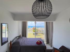 Cozy Coral Bay Studio by the sea, hotel i Coral Bay