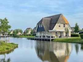 Spacious villa with two saunas, on the Tjeukemeer