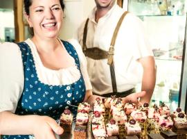 Gasthof Mauthner Zum Kirchenwirt, hotell med parkeringsplass i Wies